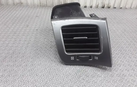 Toyota Avensis Verso Dashboard side air vent grill/cover trim 5566044080