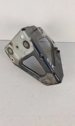 Audi A6 S6 C6 4F Fender mounting bracket 4F0821135