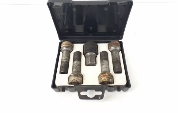 Nuts/bolts