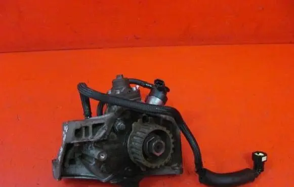 Peugeot 208 I Fuel injection high pressure pump 9811347380 0445010739
