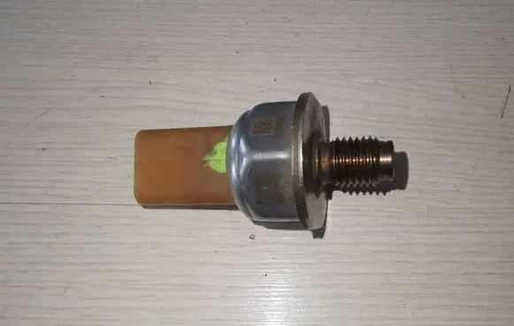 Fuel pressure sensor