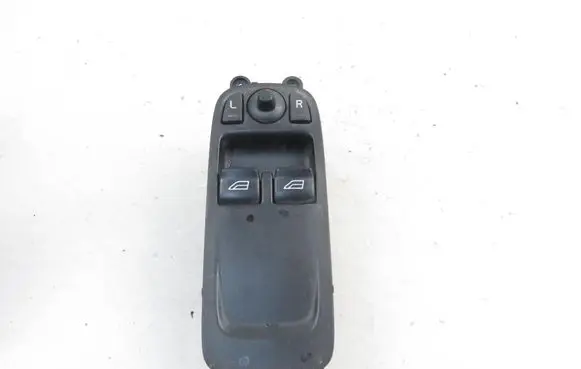 Volvo C30 Electric window control switch 30710783