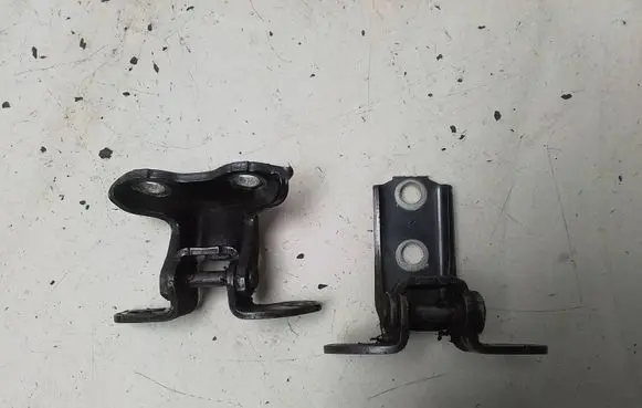 Toyota Verso Rear door hinge set 