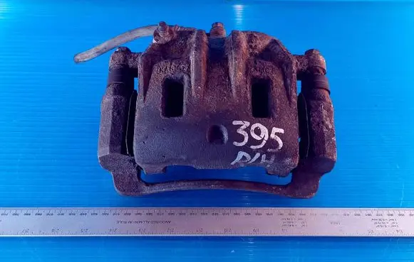KIA Sorento Front brake caliper