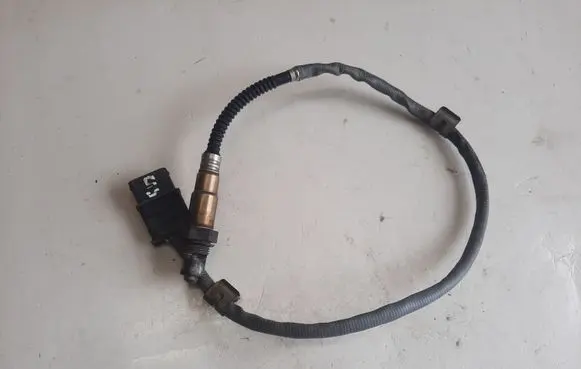 BMW 5 GT F07 Lambda probe sensor 7589475