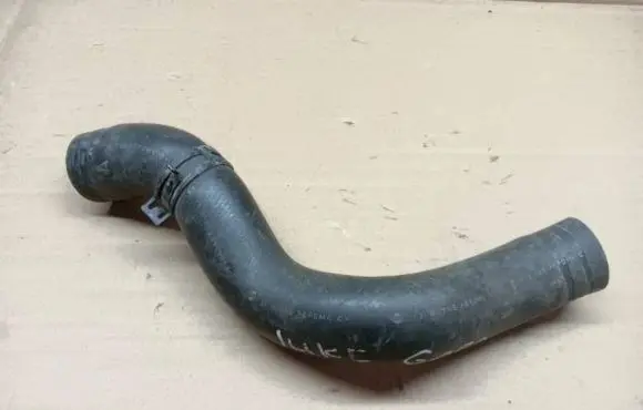 Nissan Juke I F15 Engine coolant pipe/hose 145382