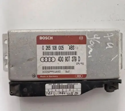 Audi A4 S4 B5 8D Engine control unit/module 4D0907379D 0265108005 DT0509951850