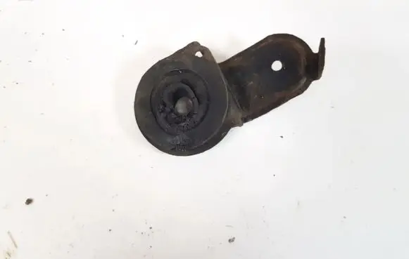 Radiator mount bracket