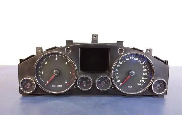 Volkswagen Touareg I Speedometer (instrument cluster) 7L6920881B