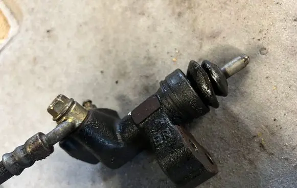 Nissan Primera Clutch slave cylinder 
