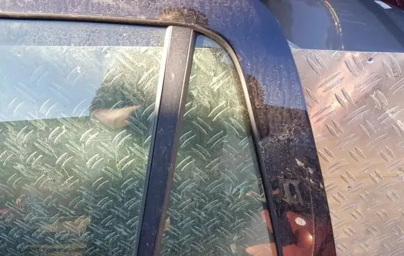 Opel Astra H Rear vent window glass 