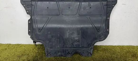 Volkswagen Golf VII Engine splash shield/under tray 5Q0825236