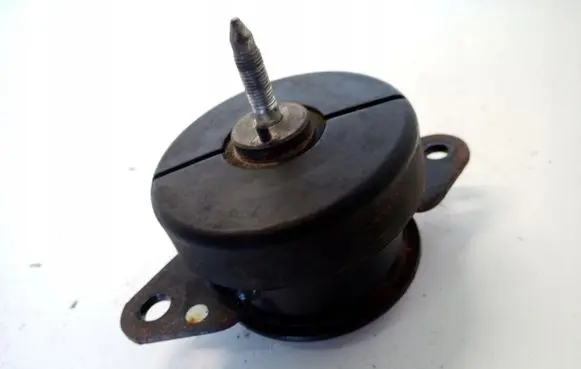 Engine mount vacuum valve