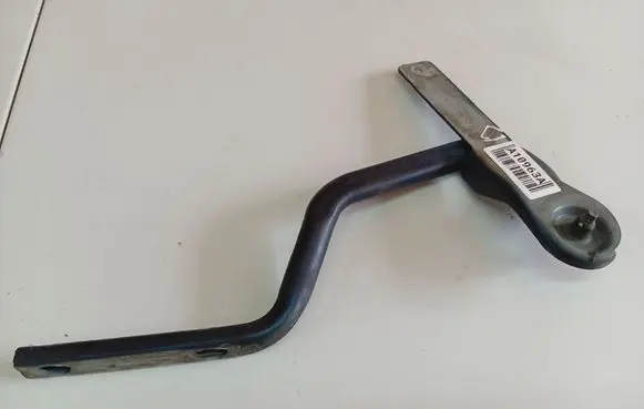 Chrysler Voyager Engine bonnet/hood hinges 04860686AA