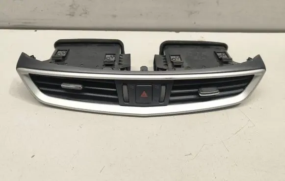 Nissan X-Trail T32 Dash center air vent grill 687505AA0A