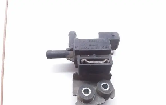Volvo S80 Turbo solenoid valve 9470775 01T045 72251702