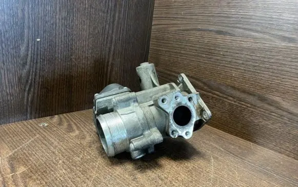 Volkswagen Crafter EGR valve 076131501 076131501B