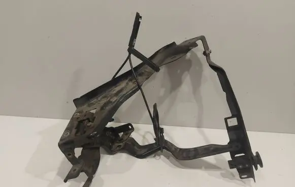 Mercedes-Benz C W204 Headlight/headlamp mounting bracket A2046200191