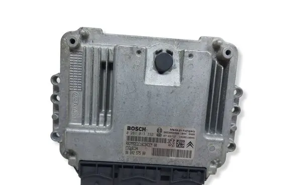 Peugeot 307 Engine control unit/module 0281013332KASACJA 0281013332 9664257580