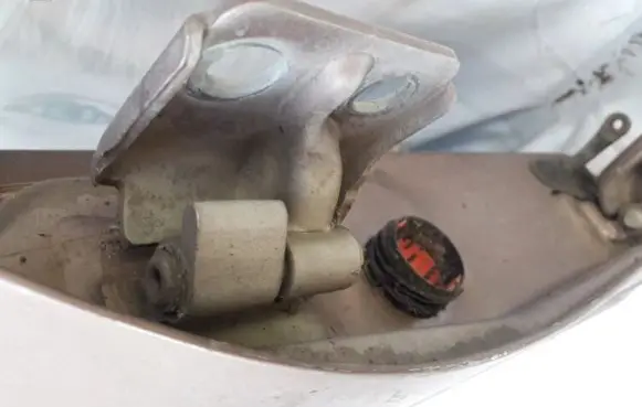 Fiat Marea Front door upper hinge