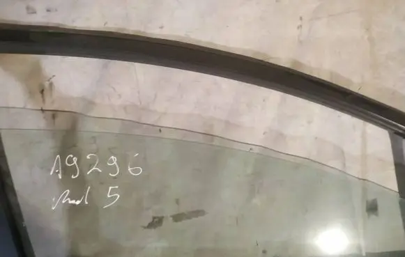 Mazda 5 Front door window glass four-door as2