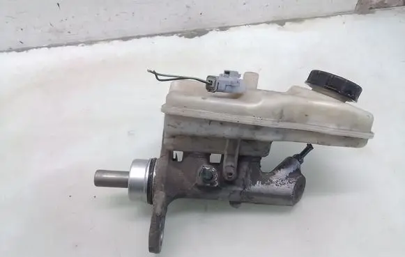 Master brake cylinder