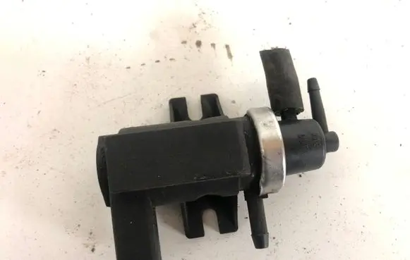 Volkswagen Golf IV Vacuum valve 1J0906627