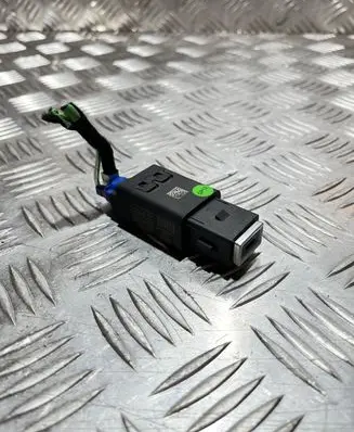 Jeep Avenger USB socket connector 9827205180