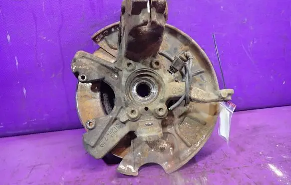 Volkswagen Golf IV Front wheel hub spindle knuckle