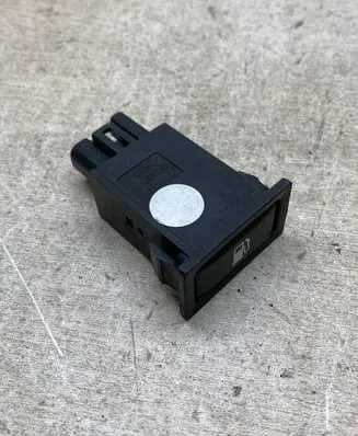Toyota Avensis T250 Fuel tank opening switch 156795