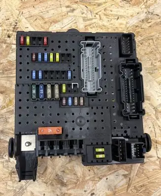 Volvo S60 Fuse module 30728512 05W195 28017881