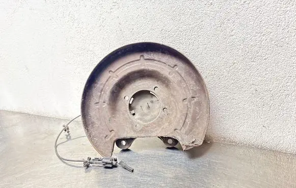 Opel Astra J Rear brake disc plate dust cover 13332182 367979422