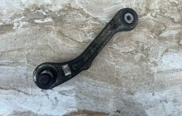 Maserati Ghibli Rear upper control arm/wishbone 670007252