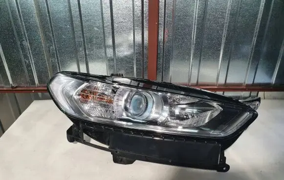 Ford Mondeo MK V Headlight/headlamp
