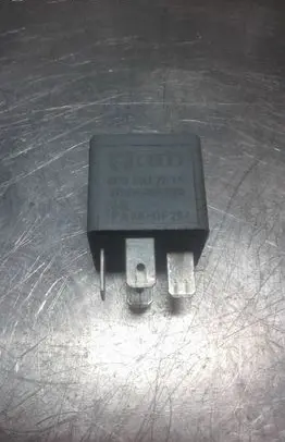 Volkswagen PASSAT B6 Other relay 8D0951253A V23134B52X301