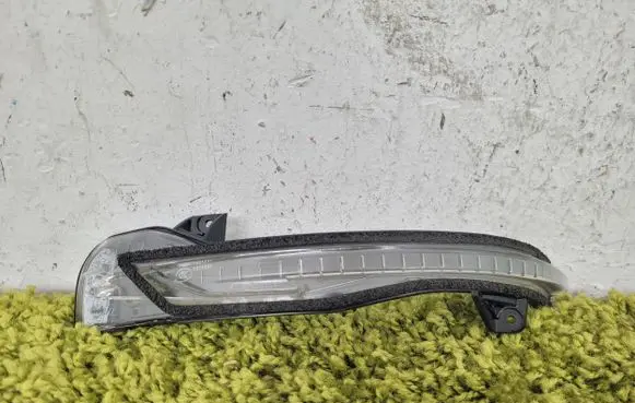 Nissan Juke I F15 Mirror indicator light 26165BV80A