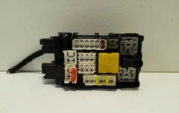 Opel Vivaro Fuse module 9665492680