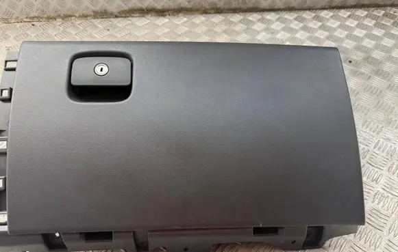 Land Rover Range Rover Velar Glove box
