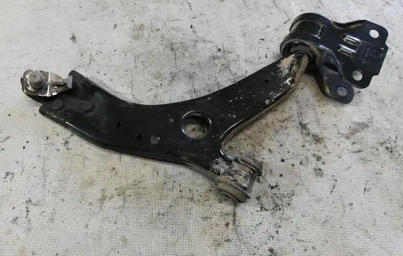 Volvo V40 Front lower control arm/wishbone AV613A262DA