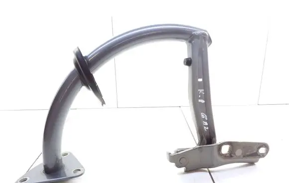 Volkswagen PASSAT B6 Tailgate/trunk/boot hinge 3C5827301