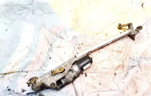 Subaru Forester SF Front wiper linkage and motor