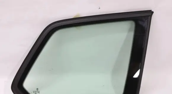 Volkswagen Golf VII Rear side window