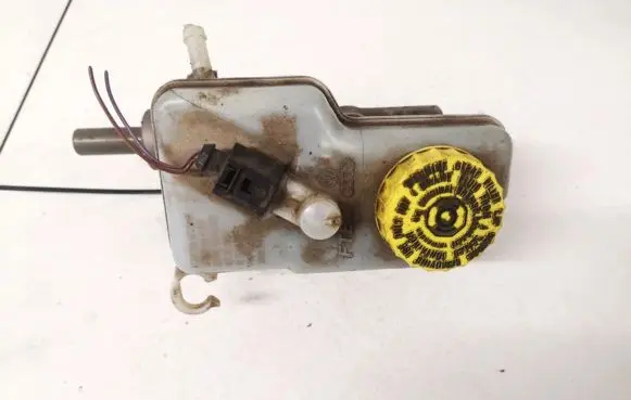 Brake fluid reservoir