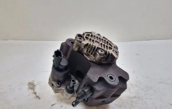 Volvo V70 Fuel injection high pressure pump 0445010043
