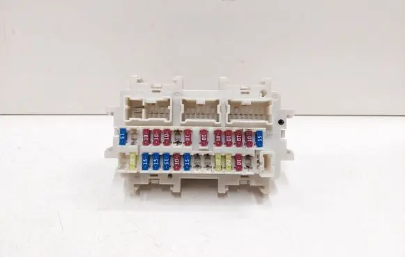 Nissan Murano Z51 Fuse module 1AA0A8H15 C0015 1AA0A