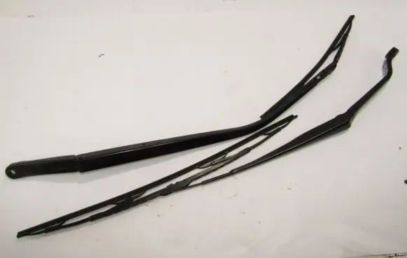 Honda CR-V Front wiper blade arm