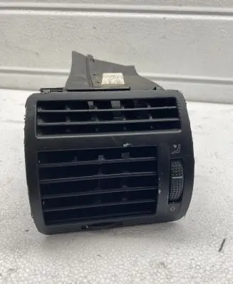 Rear air vent grill