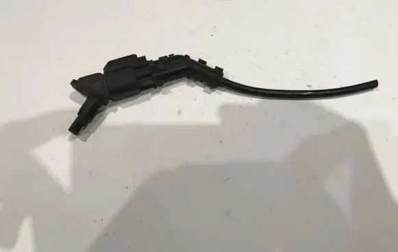 Ford Mondeo Mk III ABS brake wheel speed sensor 1s7t2b372ac 1s7t-2b372-ac