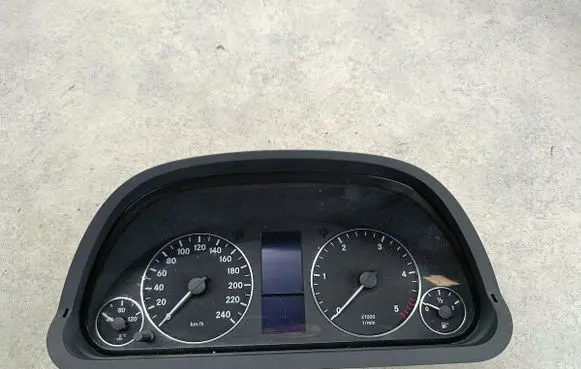 Mercedes-Benz A W169 Speedometer (instrument cluster) 