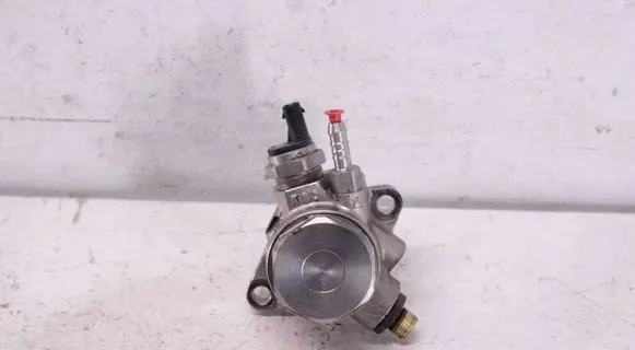 Skoda Fabia Mk3 (NJ) Fuel injection high pressure pump 04E127026AG HFS03441K 0449267